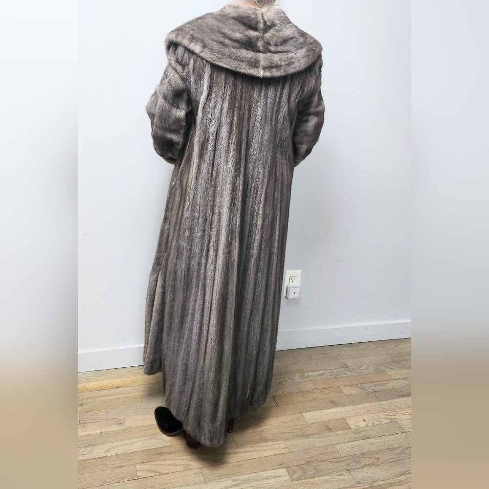 Luxurious Mink Coat In Blue Iris M-L - Picture 3 of 3